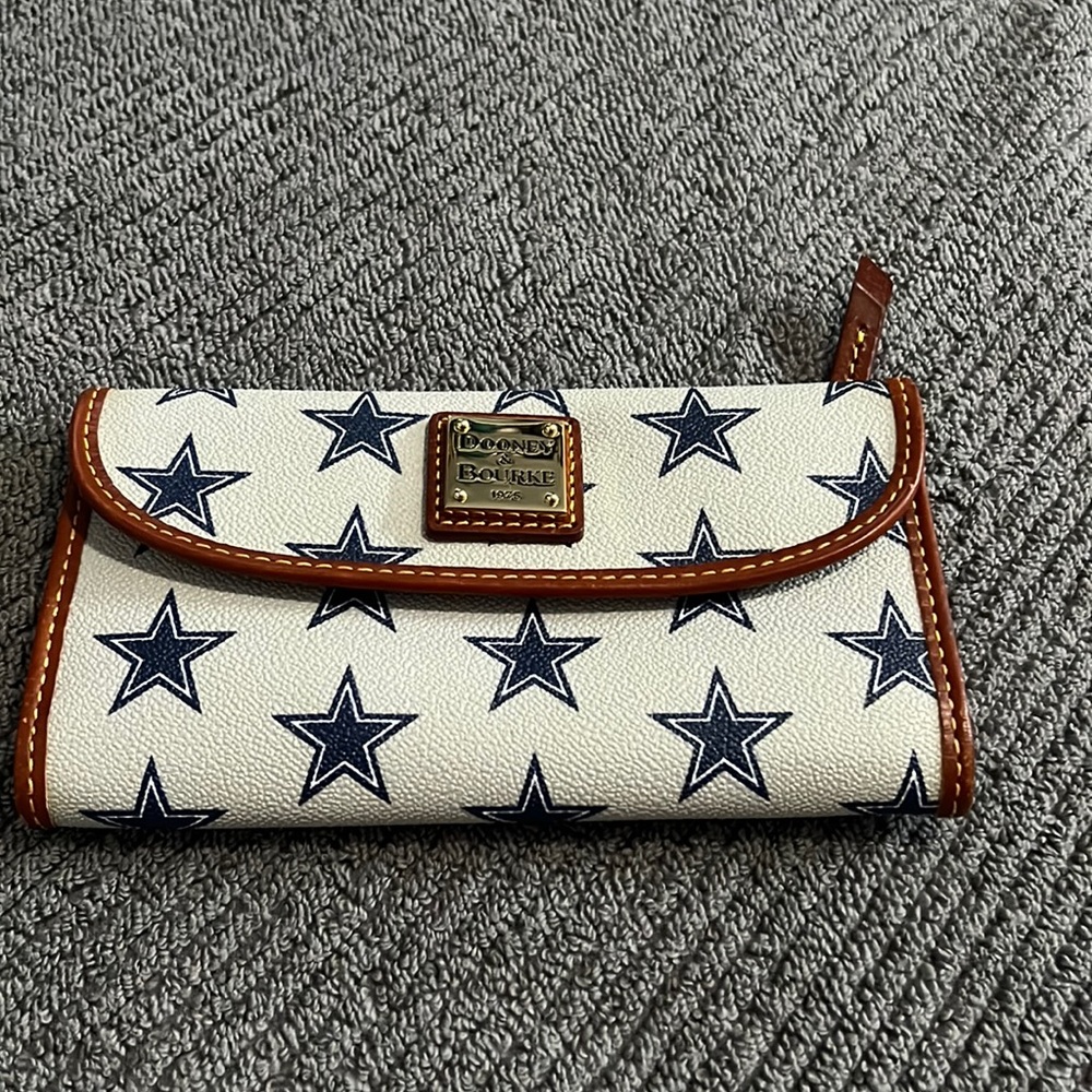 Beautiful Dooney & Bourke brand new authentic